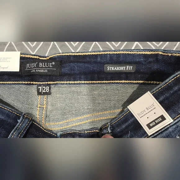 Judy Blue Midrise Straight Leg Distressed Jeans Size 7/28 - Picture 6 of 8